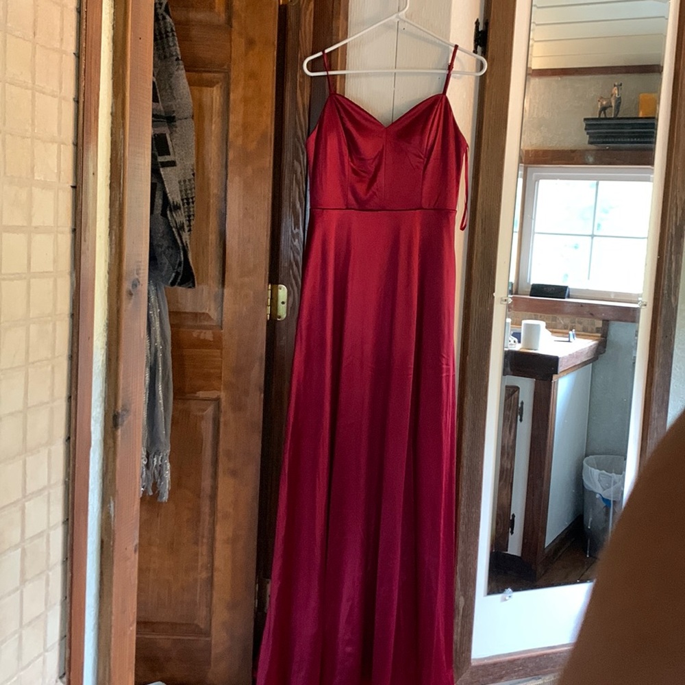 Gorgeous red/maroon prom dress I’m great condition haven’t worn once!!